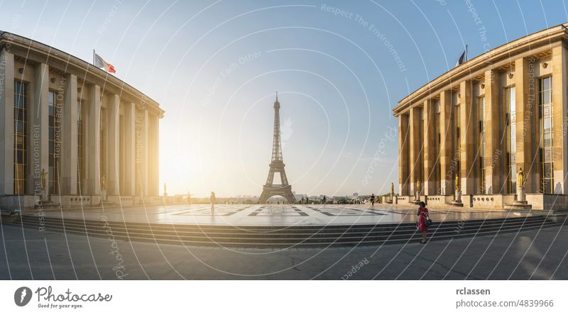 Eiffelturm, Paris Panorama. Blick auf den Tour Eiffel vom Trocadero-Platz (Place du Trocadero). Paris, Frankreich Turm Wahrzeichen Skyline Quadrat Stadtbild