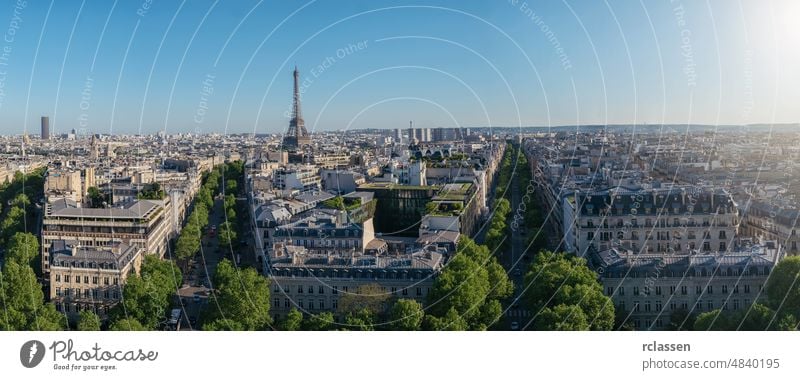 Paris Skyline Panorama mit Eiffelturm. Blick vom Triumphbogen Turm Wahrzeichen Frankreich klarer blauer Himmel Stadtbild Antenne Europa Altstadt Verteidigung