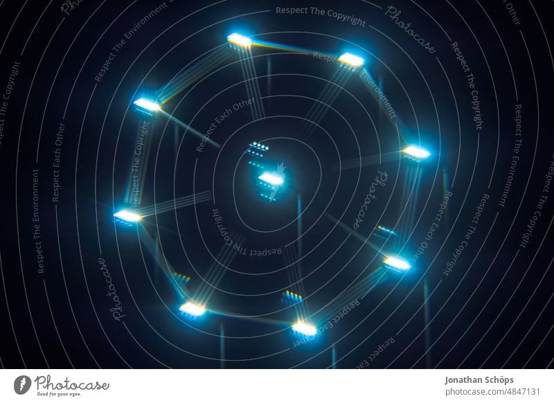 Laternen Straßenbeleuchtung als Achteck Prisma Spiegelung Kaleidoskop Eckig Experiment Kaleidoskopie Kaleidoskopisch Kreis Kreisförmig Potpourri Reflektion