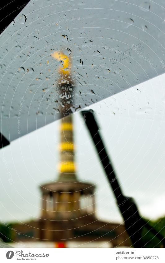 Siegessäule mit Scheibenwischer abend baum berlin blattgold denkmal deutschland dämmerung else feierabend figur goldelse großer stern hauptstadt himmel mahnmal