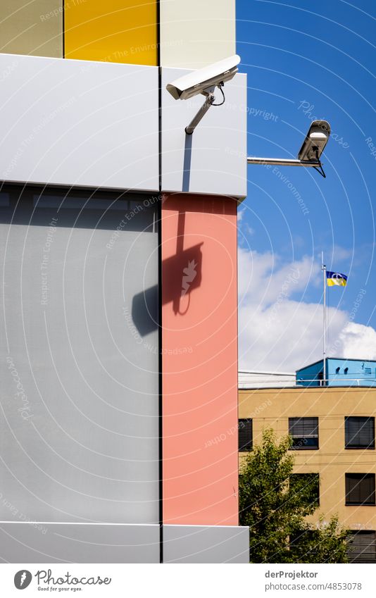 Überwachung am Luisenblock West mit Wolkenhimmel Himmel Bauwerk Optimismus ästhetisch einzigartig Gebäude Architektur Kraft Erfolg elegant Willensstärke