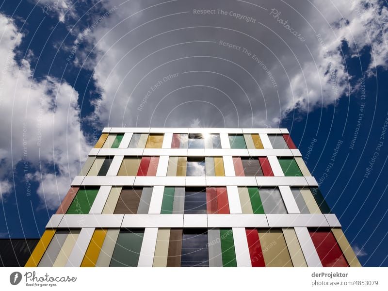 Luisenblock West mit Wolkenhimmel Himmel Bauwerk Optimismus ästhetisch einzigartig Gebäude Architektur Kraft Erfolg elegant Willensstärke Hauptbahnhof Berlin