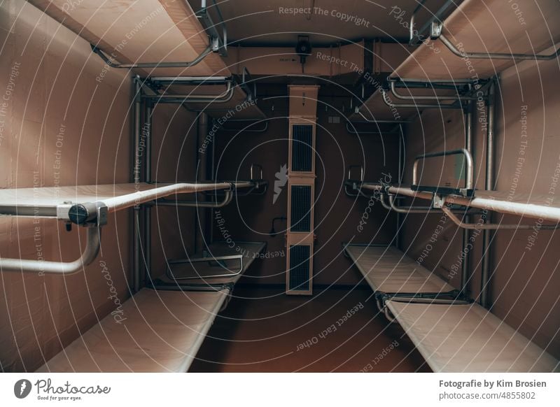 Bunker Weltkrieg Bettenlager Warnamt Weltkrieg II Kalter Krieg kalter Schauer bettenhaus bunkerentdeckung Bunkerrest Warnamtbunker Atomkrieg historisch Denkmal