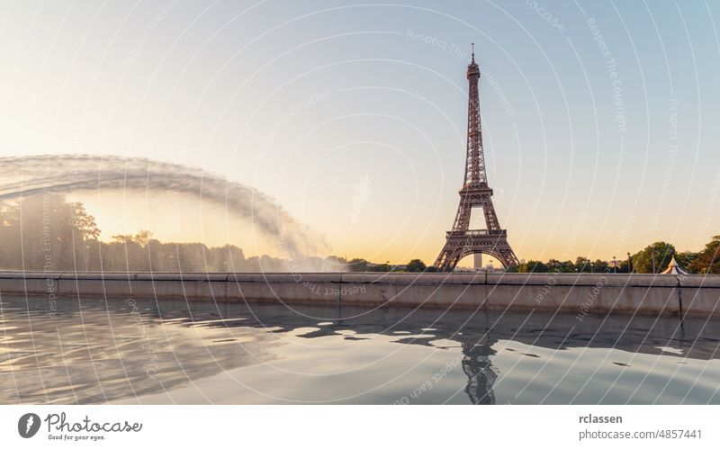 Pariser Eiffelturm bei Sonnenaufgang Turm Sonnenuntergang Wahrzeichen Frankreich Skyline Stadtbild Antenne Europa Altstadt Springbrunnen Verteidigung Wasser