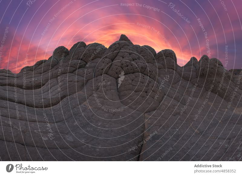 Blick auf den Canyon bei Sonnenuntergang Zinnoberrot Schlucht Klippen Landschaft reisen Arizona wüst Dämmerung USA im Freien Natur Denkmal trocken Himmel