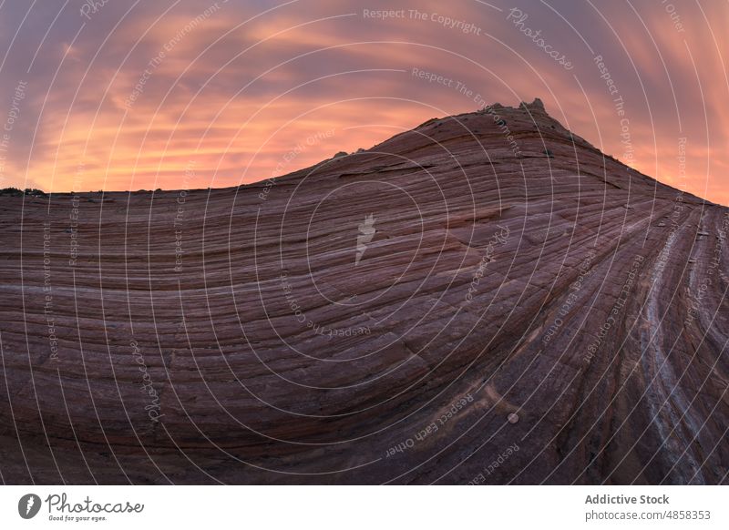 Blick auf den Canyon bei Sonnenuntergang Zinnoberrot Schlucht Klippen Landschaft reisen Arizona wüst Dämmerung USA im Freien Natur Denkmal trocken Himmel