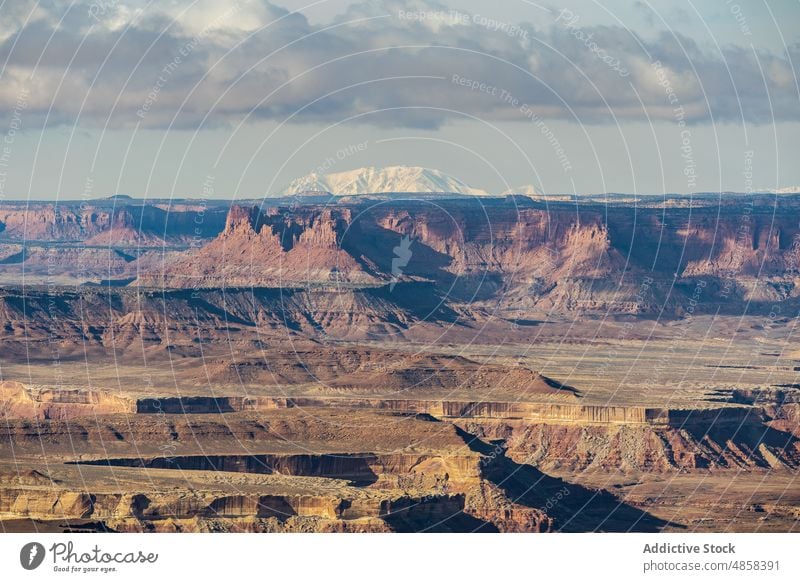 Aussicht auf den Berg von oben Canyonlands Schlucht Klippen Utah Nationalpark Landschaft reisen wüst USA im Freien Natur Antenne trocken Himmel Wildnis Stein