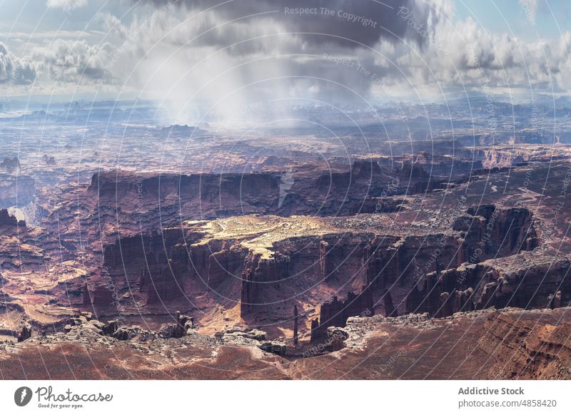 Aussicht auf den Berg von oben Canyonlands Schlucht Klippen Utah Nationalpark Landschaft reisen wüst USA im Freien Natur Antenne trocken Himmel Wildnis Stein