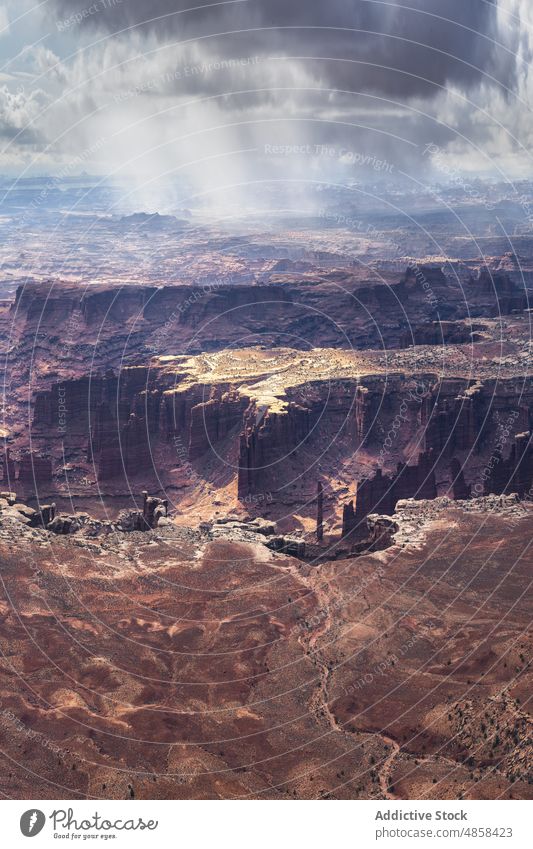 Aussicht auf den Berg von oben Canyonlands Schlucht Klippen Utah Nationalpark Landschaft reisen wüst USA im Freien Natur Antenne trocken Himmel Wildnis Stein