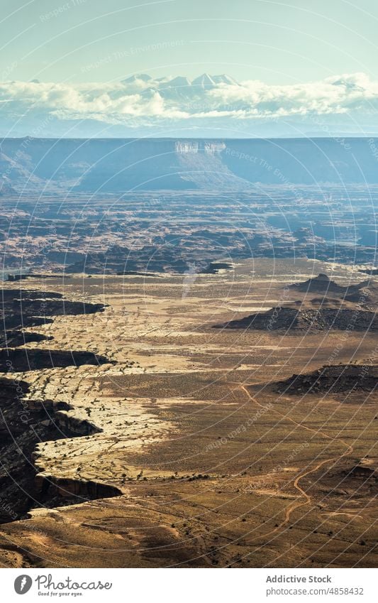 Aussicht auf den Berg von oben Canyonlands Schlucht Klippen Utah Nationalpark Landschaft reisen wüst USA im Freien Natur Denkmal Antenne trocken Wildnis Stein