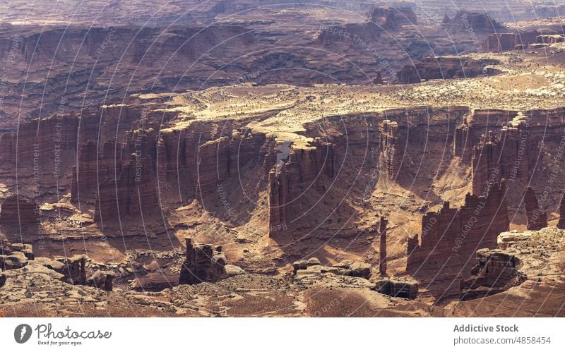 Aussicht auf den Berg von oben Canyonlands Schlucht Klippen Utah Nationalpark Landschaft reisen wüst USA im Freien Natur Denkmal Antenne trocken Wildnis Stein