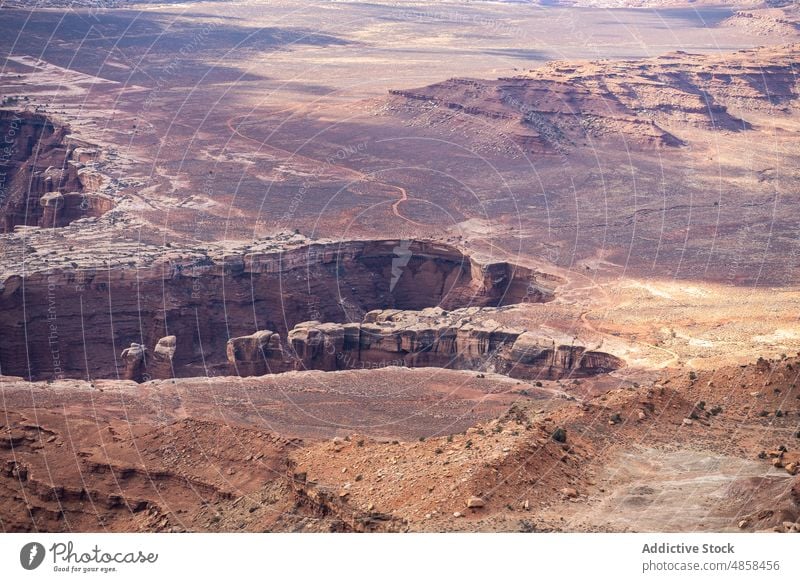 Aussicht auf den Berg von oben Canyonlands Schlucht Klippen Utah Nationalpark Landschaft reisen wüst USA im Freien Natur Denkmal Antenne trocken Wildnis Stein