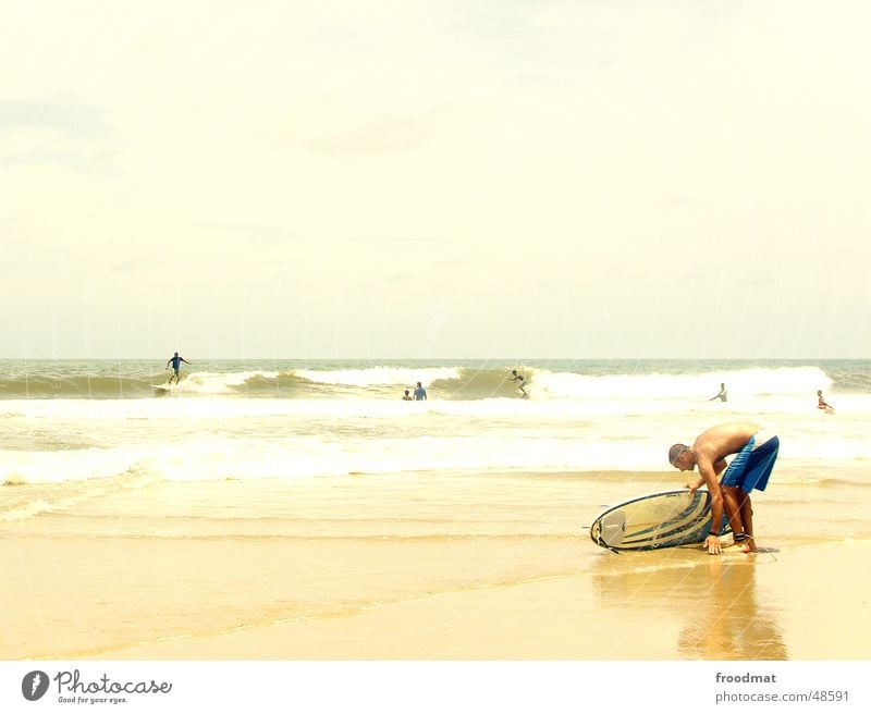 Surfing Surfen Meer Strand Surfer Wellen Itacaré Brasilien Überbelichtung Aktion Südamerika Reinigen Vorbereitung Wassersport Physik heiß Sommer