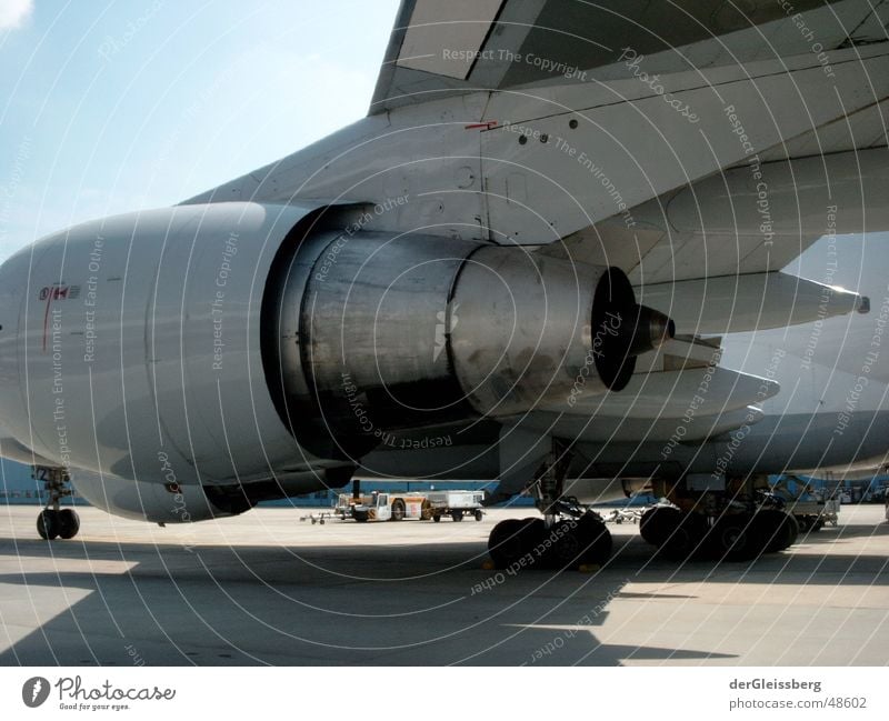 Vertrauen, confidence Karosserie Gewissheit Haftstrafe Sicherheit Triebwerke Flugzeug Kraft Abdeckung Hangar Passagierflugzeug Antrieb Fluggerät Düsenflugzeug