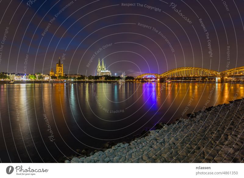 Köln bei Nacht, Deutschland Großstadt Kölner Dom Sonnenuntergang Rhein Hohenzollern Kathedrale Fluss Karneval kölsch Kirche Brücke Abenddämmerung gotisch