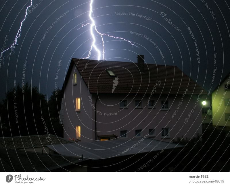 Blitz-Schlag Blitze Nacht Haus Unwetter Gewitter