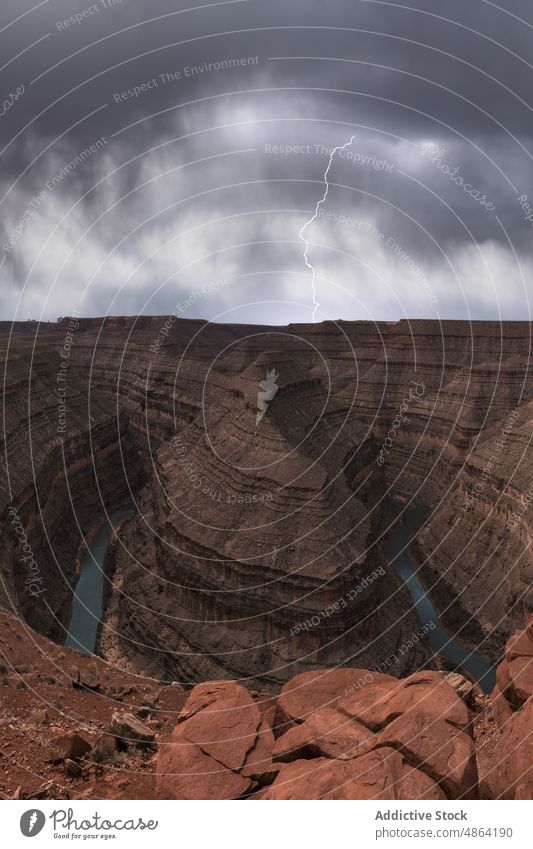 Aussicht auf den Berg von oben Canyonlands Schlucht Klippen Utah Nationalpark Landschaft reisen wüst USA im Freien Natur Antenne trocken Fluss Wildnis Stein