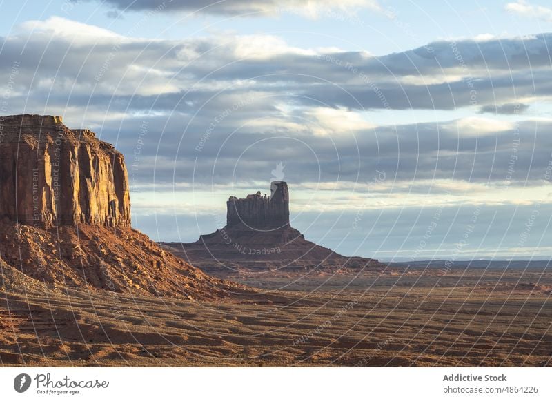 Aussicht auf den Berg von oben Klippen Utah Arizona Nationalpark Landschaft Monument Valley reisen Spitzkuppe felsiger Aufschluss navajo tribal park wüst USA