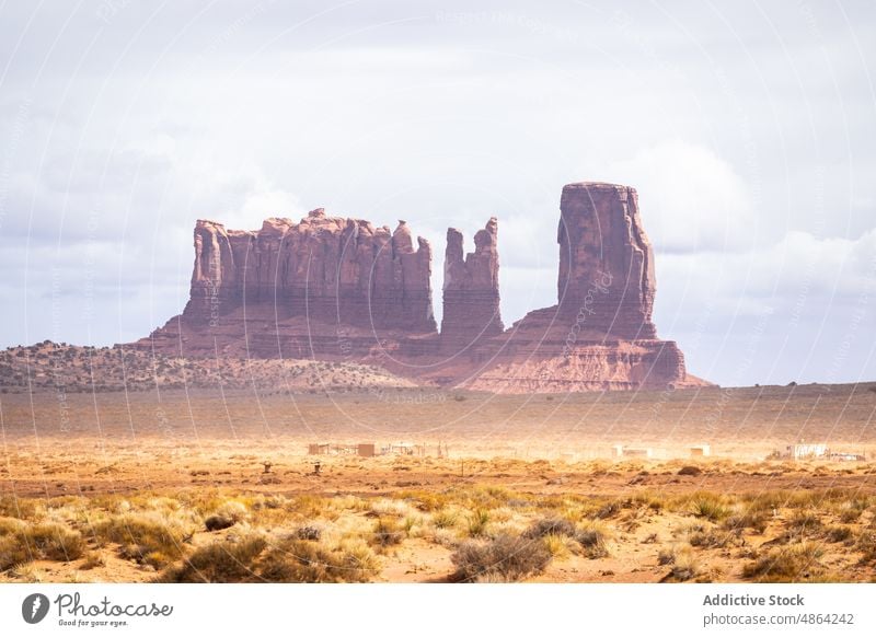 Aussicht auf den Berg von oben Klippen Utah Arizona Nationalpark Landschaft Monument Valley reisen Spitzkuppe felsiger Aufschluss navajo tribal park wüst USA