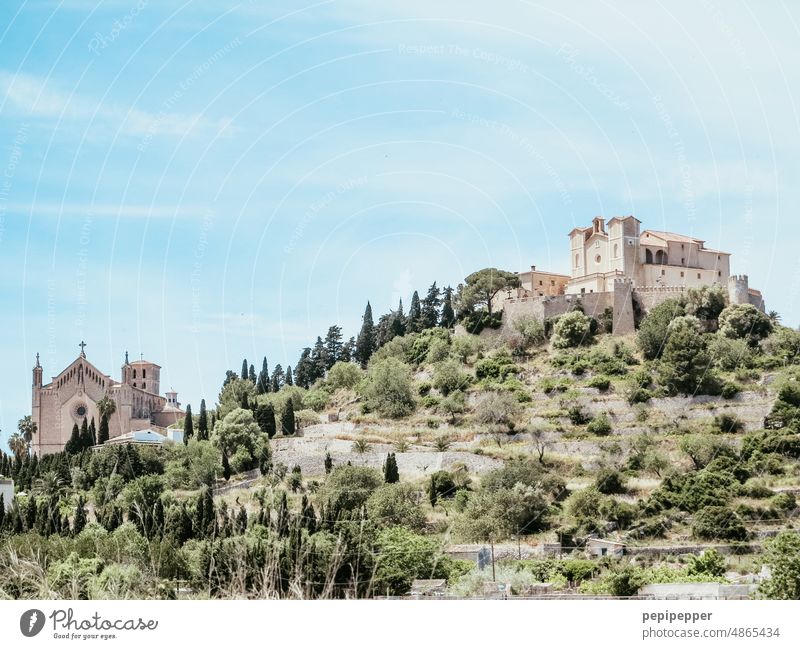 SAN SALVADOR KIRCHE AUF EINEM HÜGEL IN ARTA AUF MALLORCA Mallorca mallorquinisch Mallorca" Palma de Mallorca Spanien Ferien & Urlaub & Reisen Außenaufnahme