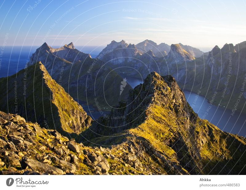 Lofoten XV Leben Wohlgefühl Zufriedenheit Sinnesorgane Erholung ruhig Meditation Ferien & Urlaub & Reisen Abenteuer Ferne Freiheit Berge u. Gebirge wandern