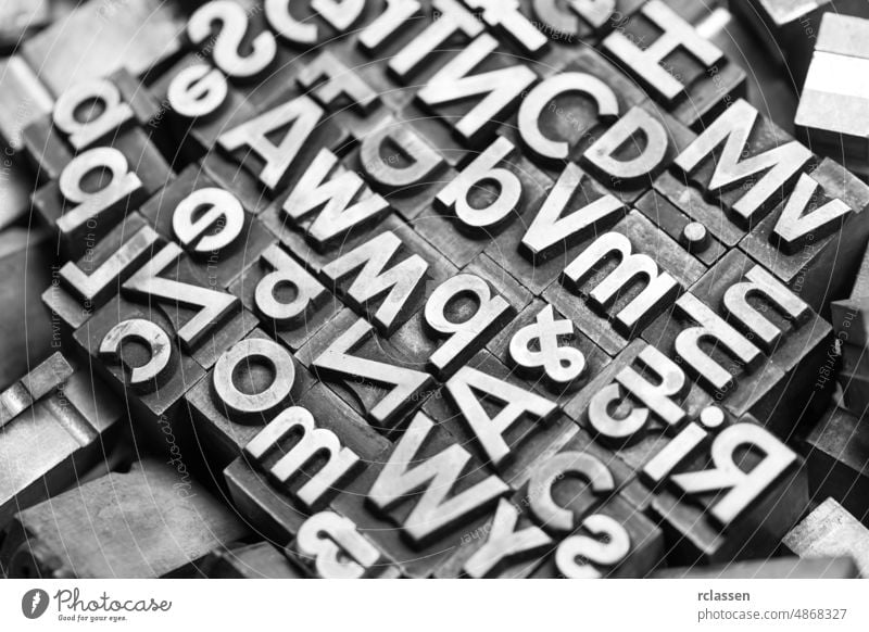 Alte Tippfehler-Leitbuchstaben Alphabet Blei Bleisatz Business drucken Information Journalismus Mitteilungen Brief Magazin Reporter Schriftart Ikon Symbol Text