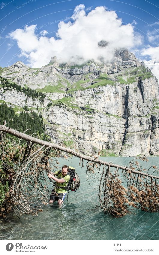 wenn das Wasser über die Nacht steigt Mensch maskulin Junger Mann Jugendliche Erwachsene 1 18-30 Jahre Fitness gehen exotisch trendy Außenaufnahme wandern