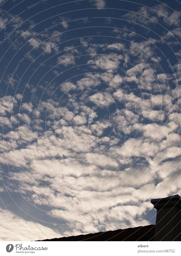 Himmelsreich Wolken Kumulus Dach Sommer blau Schornstein