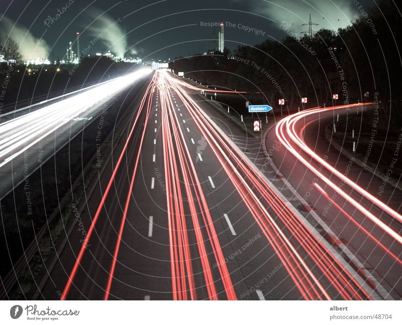 A555 bei Nacht Ferne Freiheit Köln Bonn Deutschland Europa Stadt Stadtrand Industrieanlage Verkehr Verkehrswege Straßenverkehr Autofahren Autobahn