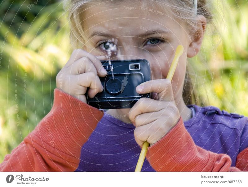 [_ö_] Freizeit & Hobby Kind Fotokamera Mensch feminin Kopf 1 8-13 Jahre Kindheit Filmindustrie Video Wassertropfen Freude Kontakt Fotografieren Scherzartikel