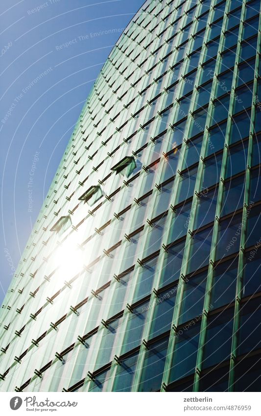 Deutsche Bahn am Potsdamer Platz abend architektur berlin büro city deutschland dämmerung froschperspektive hauptstadt haus himmel hochhaus innenstadt mitte