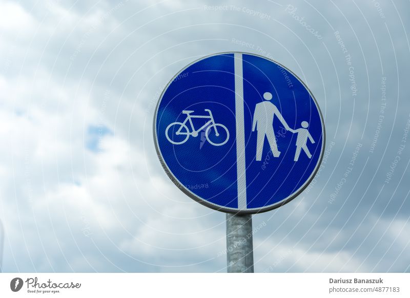 Blaues Schild nur für Fußgänger- und Fahrradverkehr Zeichen blau Symbol Verkehr Fahrspur Weg Straße Sicherheit Spaziergang Zyklus Route weiß Fußweg Ikon Person