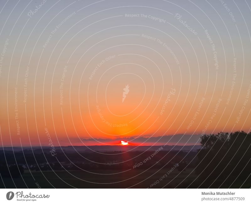 Roter Himmel Sonnenuntergang rot Wolken orange Abend Natur Dämmerung Landschaft Außenaufnahme Farbfoto Horizont Menschenleer Licht Sonnenlicht Sonnenaufgang