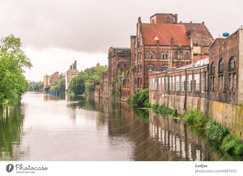 Stettin Venedig, Industriegebäude an einem Fluss | Industrie Szczecin Polen Stadt Himmel Architektur Großstadt Menschenleer Europa Haus Straße Außenaufnahme