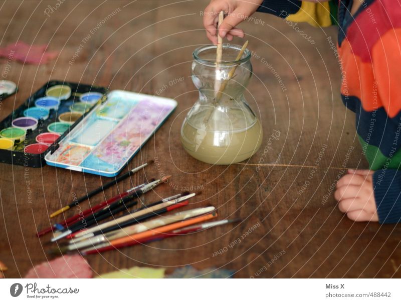 Malen Freizeit & Hobby Spielen Basteln Kinderspiel Mensch 1 1-3 Jahre Kleinkind 3-8 Jahre Kindheit dreckig niedlich mehrfarbig Farbe Kreativität malen