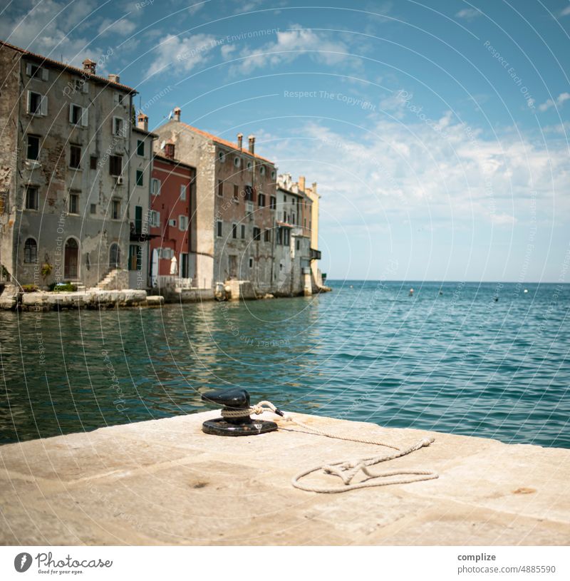 Ankerplatz bei Roviny Stadt Meer Mittelmeer Istrien Kroatien Rovinj Altstadt alt Patina Seil Sommer Sehenswürdigkeit