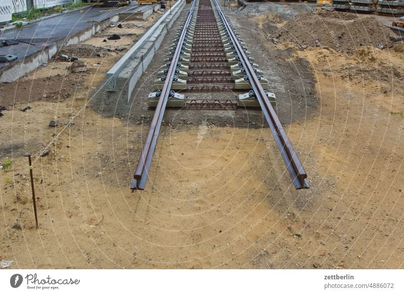 Gleisbau bahn bahnschienen baustelle berlin deutschland hauptstadt reise schienenbau stadtbezirk straßenbahn straßenfotografie street photography städtereise