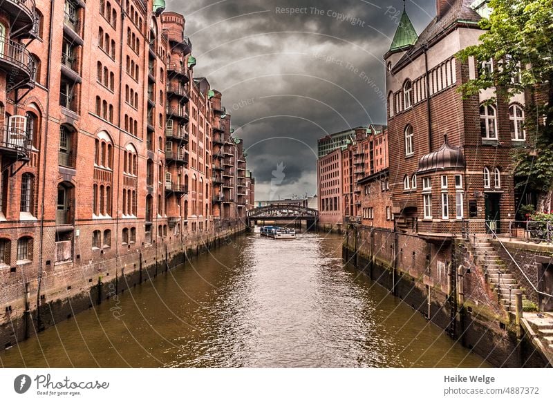 Hamburg Speicherstadt speicherstadt Alte Speicherstadt Sehenswürdigkeit Brücke historisch Backstein Wahrzeichen Architektur Gebäude Weltkulturerbe Fassade