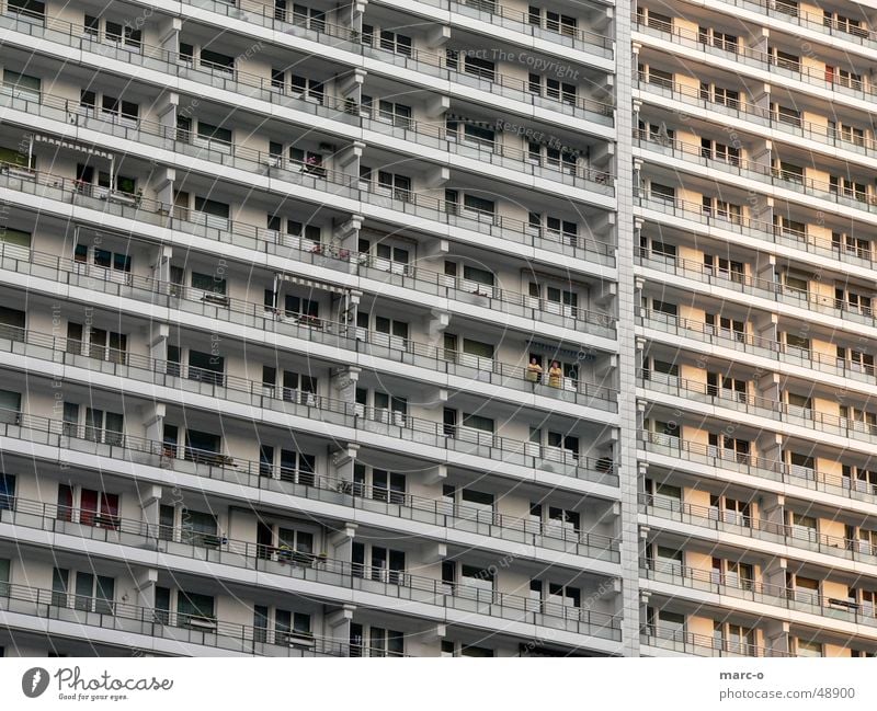 Berlin... Plattenbau Haus Gruß Osten Linie Flucht Architektur