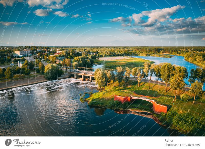 Dobrusch, Gomel Region, Weißrussland. Luftaufnahme der Skyline Stadtbild im Sommer Tag dobrush Bezirk Dobrusch Region Gomel Gomelskaja oblast Antenne schön