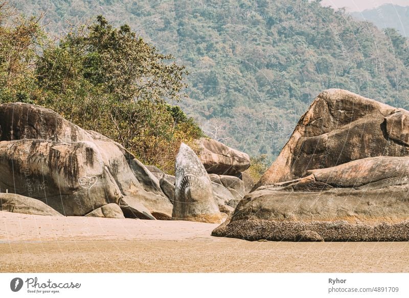 Anjadip, Goa, Indien. Große Pflastersteine am berühmten Palolem Beach im Sommer an einem sonnigen Tag Asien Strand groß Küste Kopfsteinpflaster Inder Landschaft