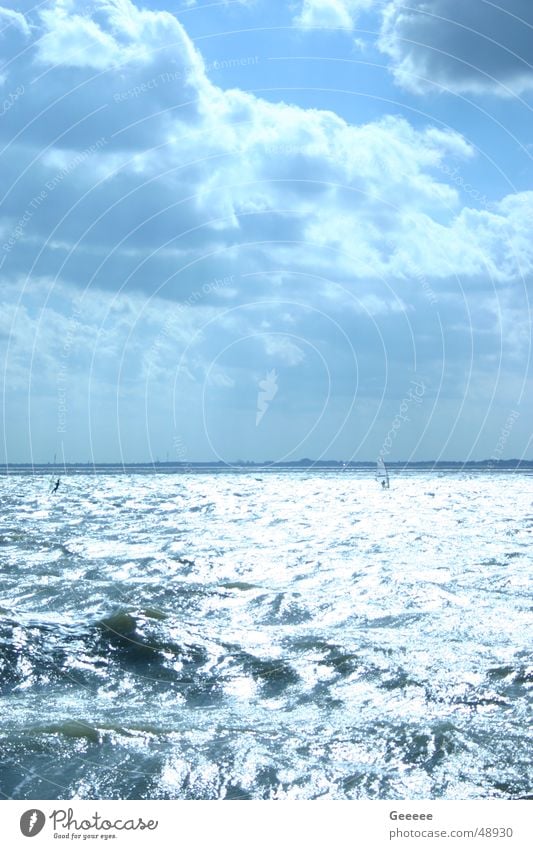 Wellen und Wolken Südstrand Wilhelmshaven Strand Surfer Segeln Himmel Wasser blau