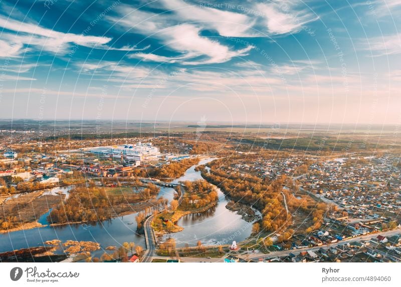 Dobrusch, Gomel Region, Weißrussland. Luftaufnahme der Skyline Stadtbild im Herbst Tag dobrush Bezirk Dobrusch Region Gomel Gomelskaja oblast Antenne schön