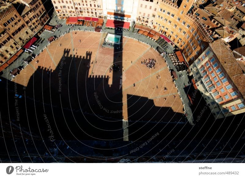 Ritterburg Sonnenlicht Frühling Sommer Herbst Siena Toskana Italien Altstadt Haus Palast Burg oder Schloss Sehenswürdigkeit Wahrzeichen torre del mangia