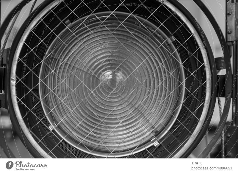 5 KW Fresnel Linse fresnellinse Scheinwerfer Kunstlicht s/w Schwarzweißfoto b/w Tag b&w