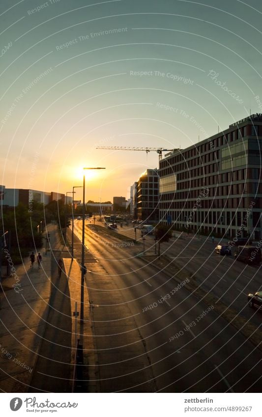 Stadtautobahn Schöneberg abbiegen asphalt fahren ferien fortbewegung gerade hauptstraße kurve linie links markierung navi navigation orientierung rechts reise