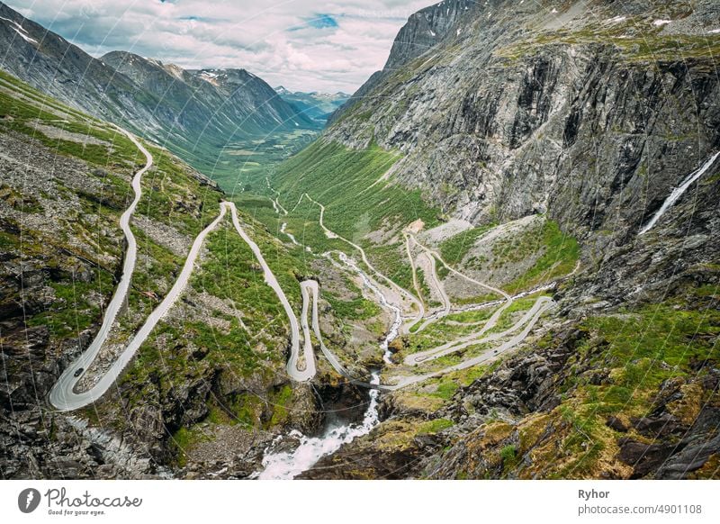 Trollstigen, Andalsnes, Norwegen. Serpentinen-Bergstraße Trollstigen. Berühmtes norwegisches Wahrzeichen und beliebtes Reiseziel. Norwegische Kreisstraße 63 an einem Sommertag