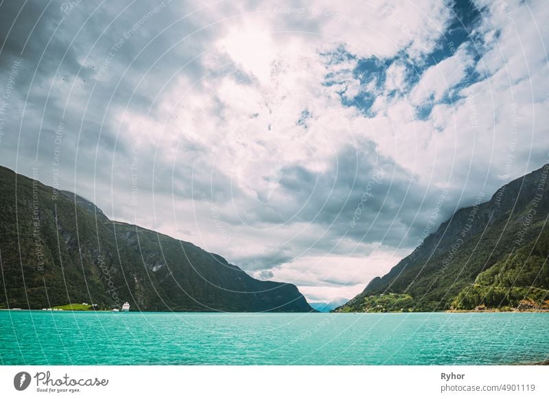 Bargarden Naturreservat, Norwegen. Schöner Fjord, See im Sommer Tag. Norwegische Natur Dalsfjorden Kvalsviki Lüster Naturschutzgebiet Gegend schön Küste