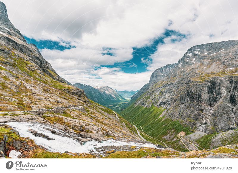 Trollstigen, Andalsnes, Norwegen. Serpentinen-Bergstraße Trollstigen. Berühmtes norwegisches Wahrzeichen und beliebtes Reiseziel. Norwegische Kreisstraße 63 an einem Sommertag