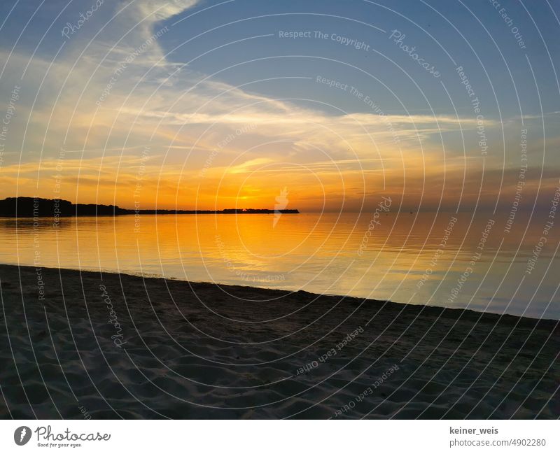 Sonnenuntergang an der Ostsee bei Zierow Stadtteil von Wismar in Mecklenburg-Vorpommern in Deutschland Buchtitel Osten Ostdeutschland Meer See Wasser Himmel